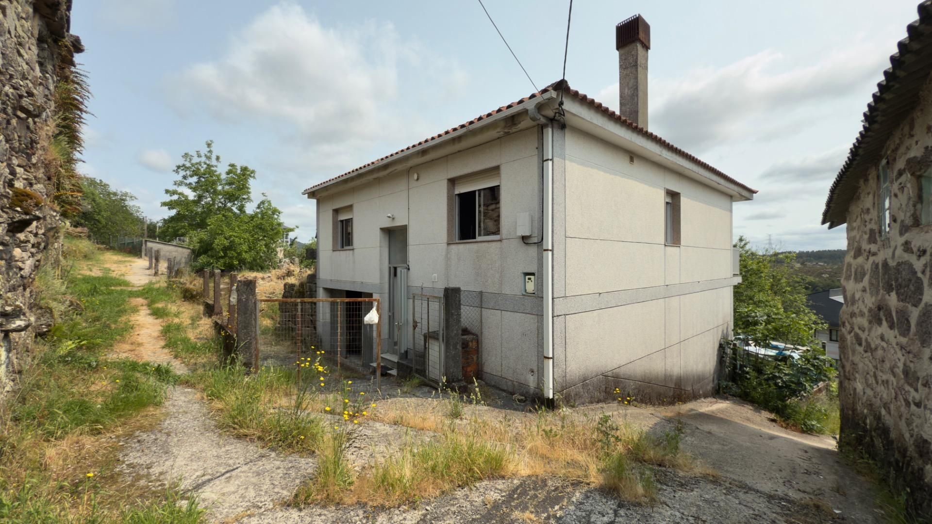 Exterior view of Houses for sale in Avión  with Private garden, Storage room and Furnished