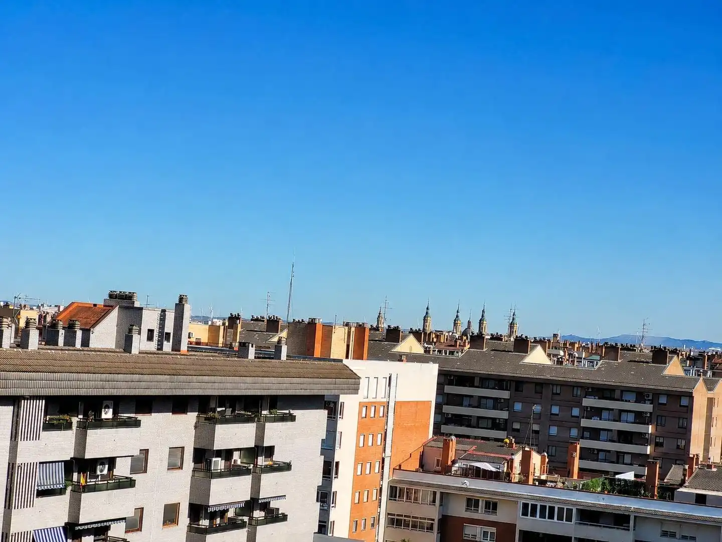 Vista exterior de Pis en venda en Zaragoza amb Calefacció i Balcó