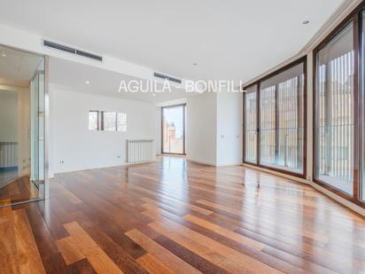 Living room of Flat for sale in  Barcelona Capital  with Air Conditioner, Heating and Parquet flooring