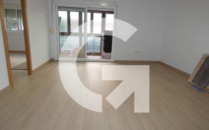 Sala d'estar de Pis en venda en El Prat de Llobregat amb Forn i Balcó