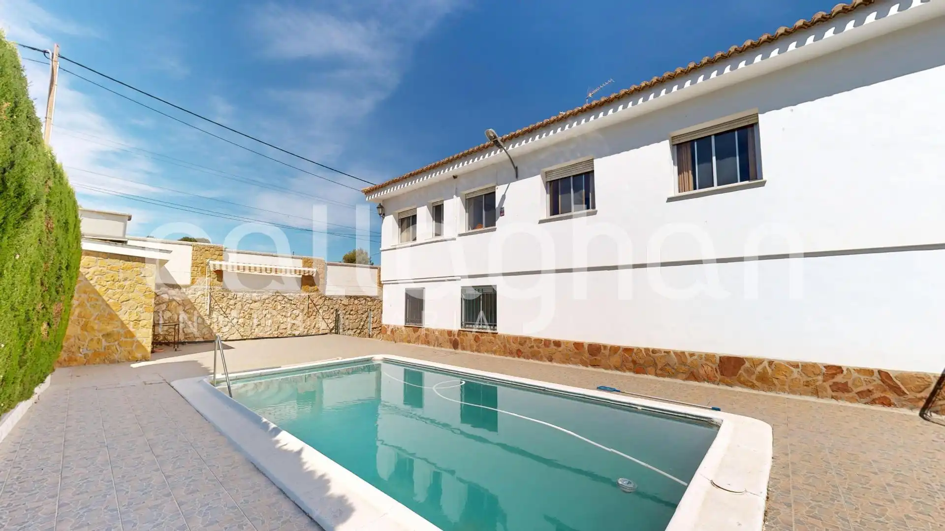 Piscina de Casa o xalet en venda en Chiva amb Aire condicionat, Jardí privat i Terrassa