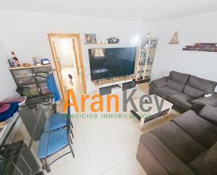 Living room of Single-family semi-detached for sale in Huerta de Valdecarábanos  with Heating and Private garden