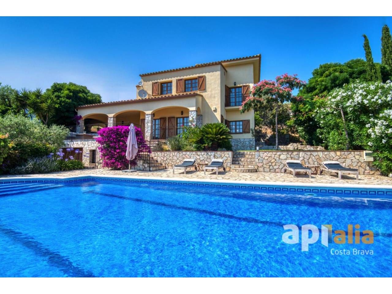 Vista exterior de Casa o chalet en venta en Breda con Aire acondicionado, Calefacción y Jardín privado