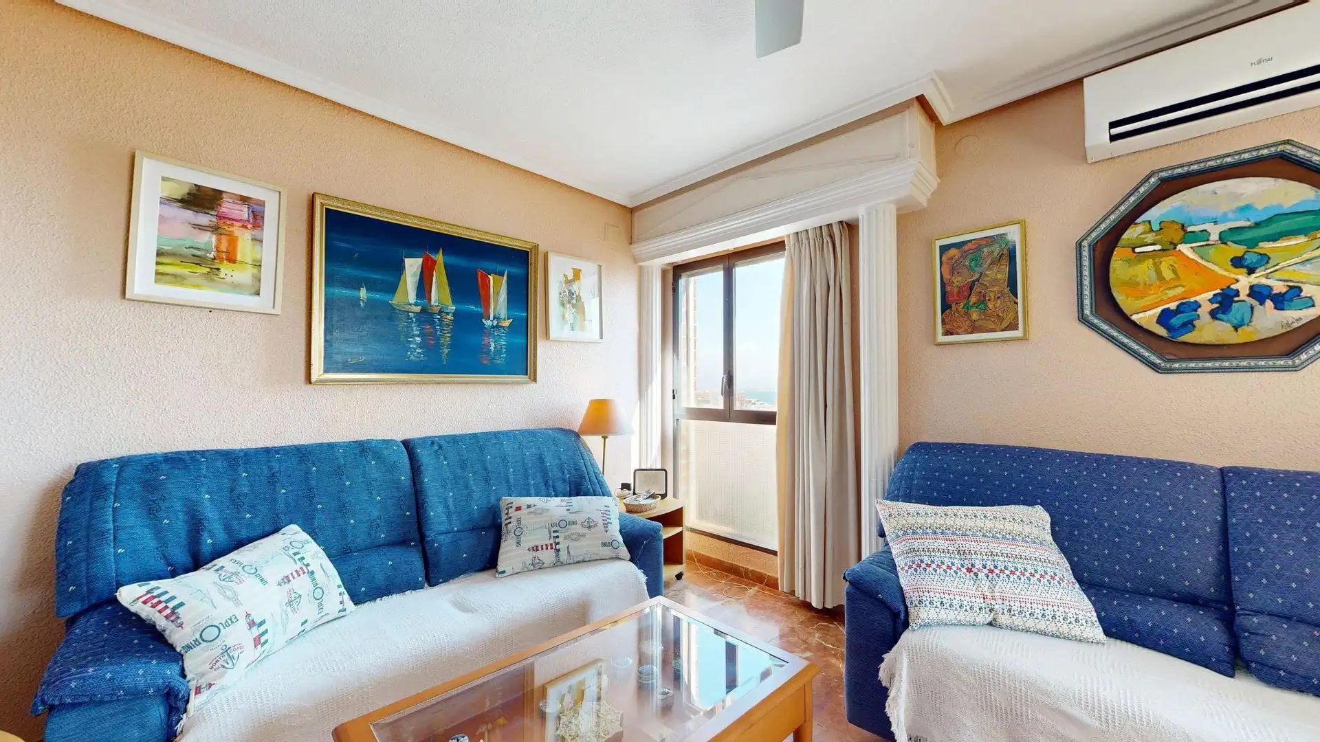 Sala d'estar de Apartament de lloguer en Elche / Elx amb Aire condicionat, Calefacció i Jardí privat