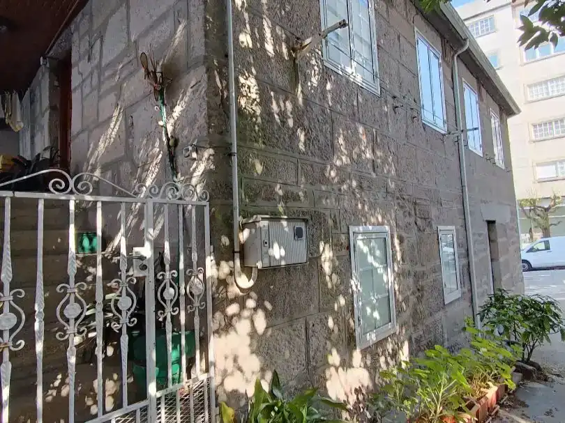 Vista exterior de Pis en venda en Pontevedra Capital  amb Balcó