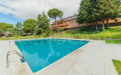 Piscina de Pis en venda en Majadahonda amb Aire condicionat, Calefacció i Terrassa