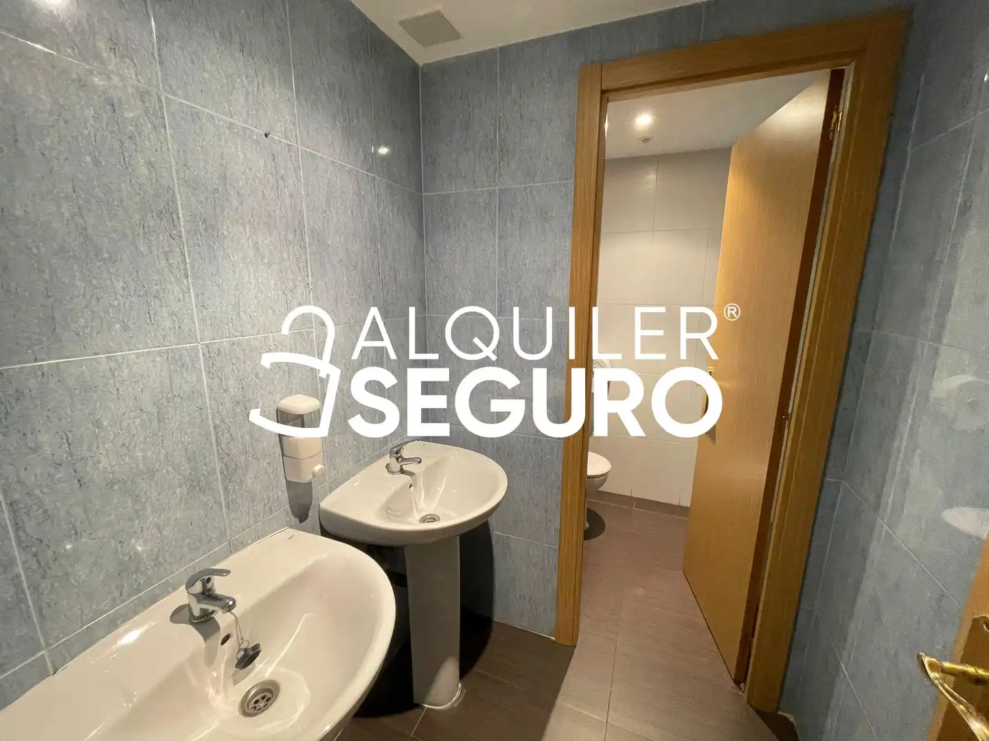 Baño de Local de alquiler en Madrid