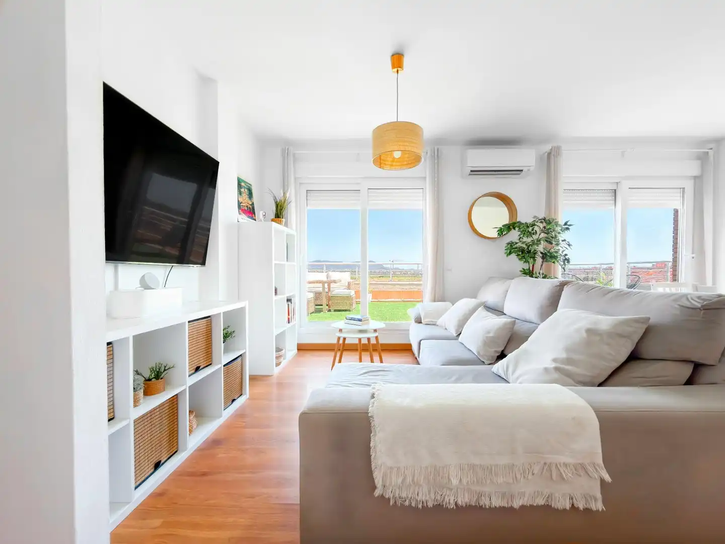Wohnzimmer von Dachboden zum Verkauf in Museros mit Klimaanlage, Terrasse und Abstellraum