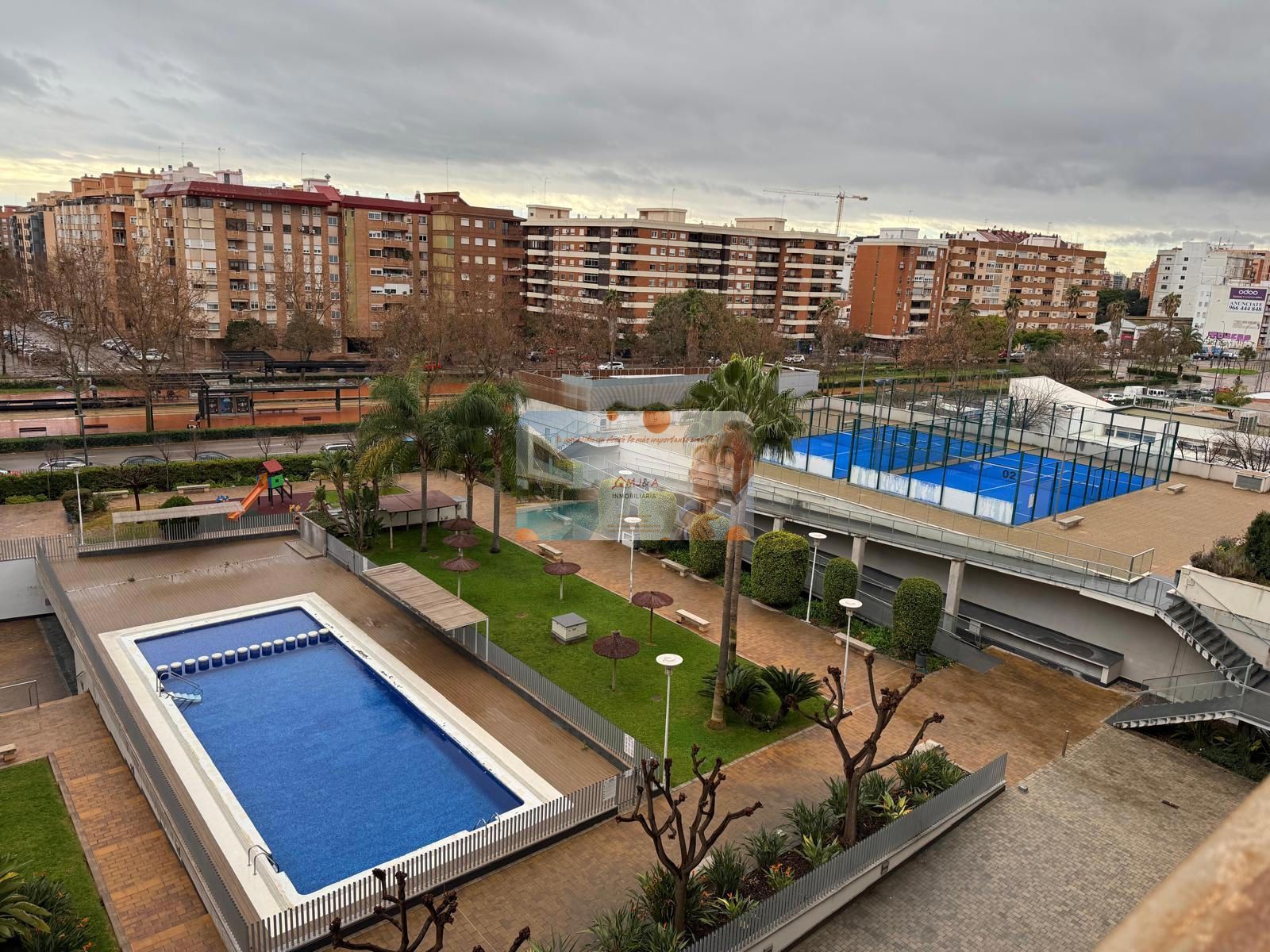 Piscina de Pis en venda en  Valencia Capital amb Aire condicionat, Calefacció i Parquet