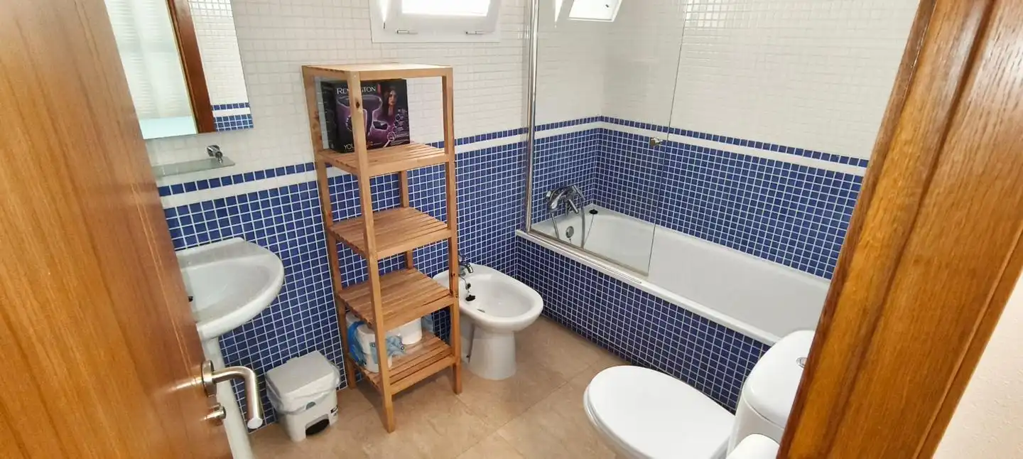 Badezimmer von Wohnungen zur Miete in Las Salinas