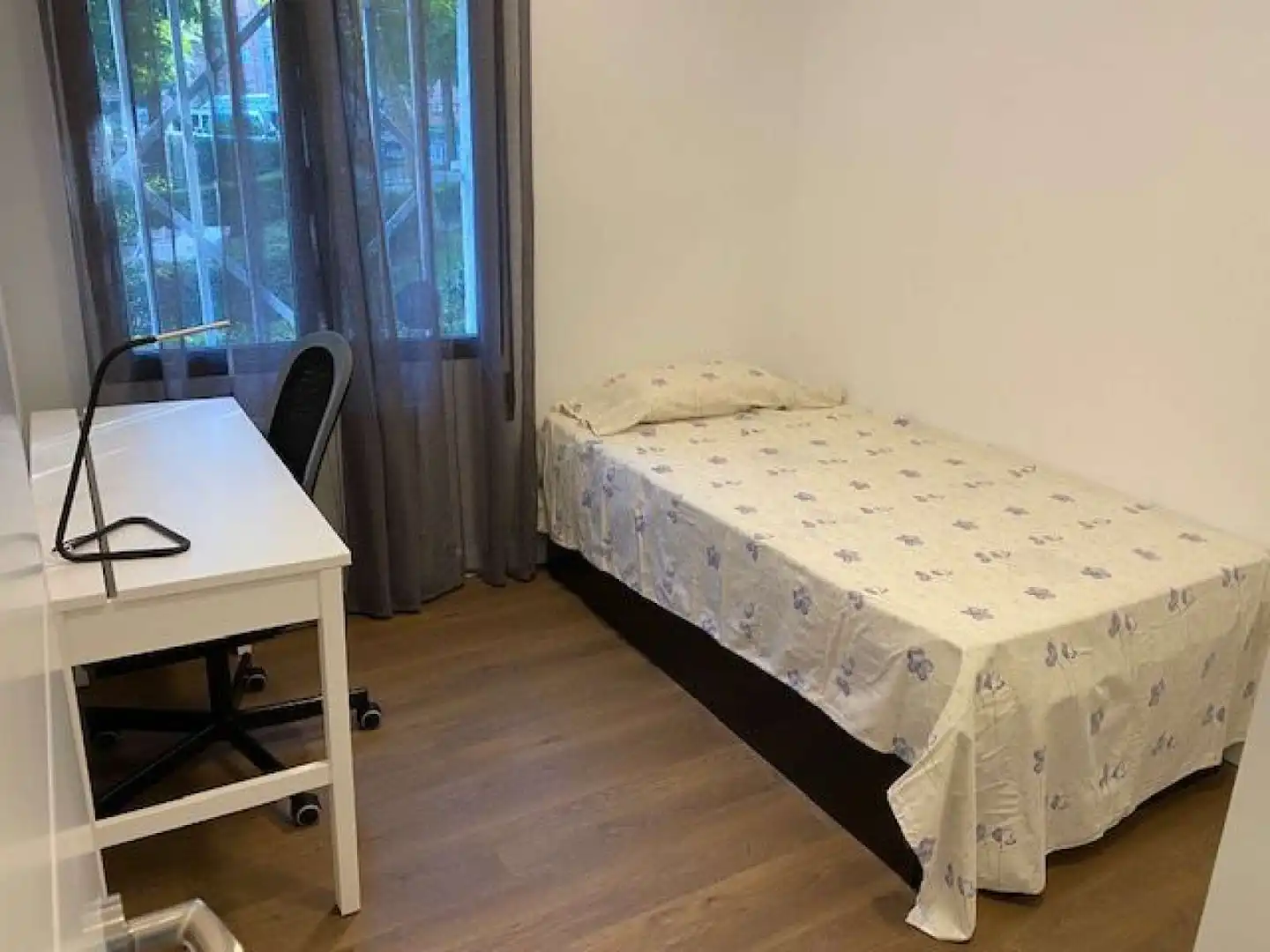 Bedroom of Flat for share in Madrid  with Air Conditioner, Terrace and Furnished