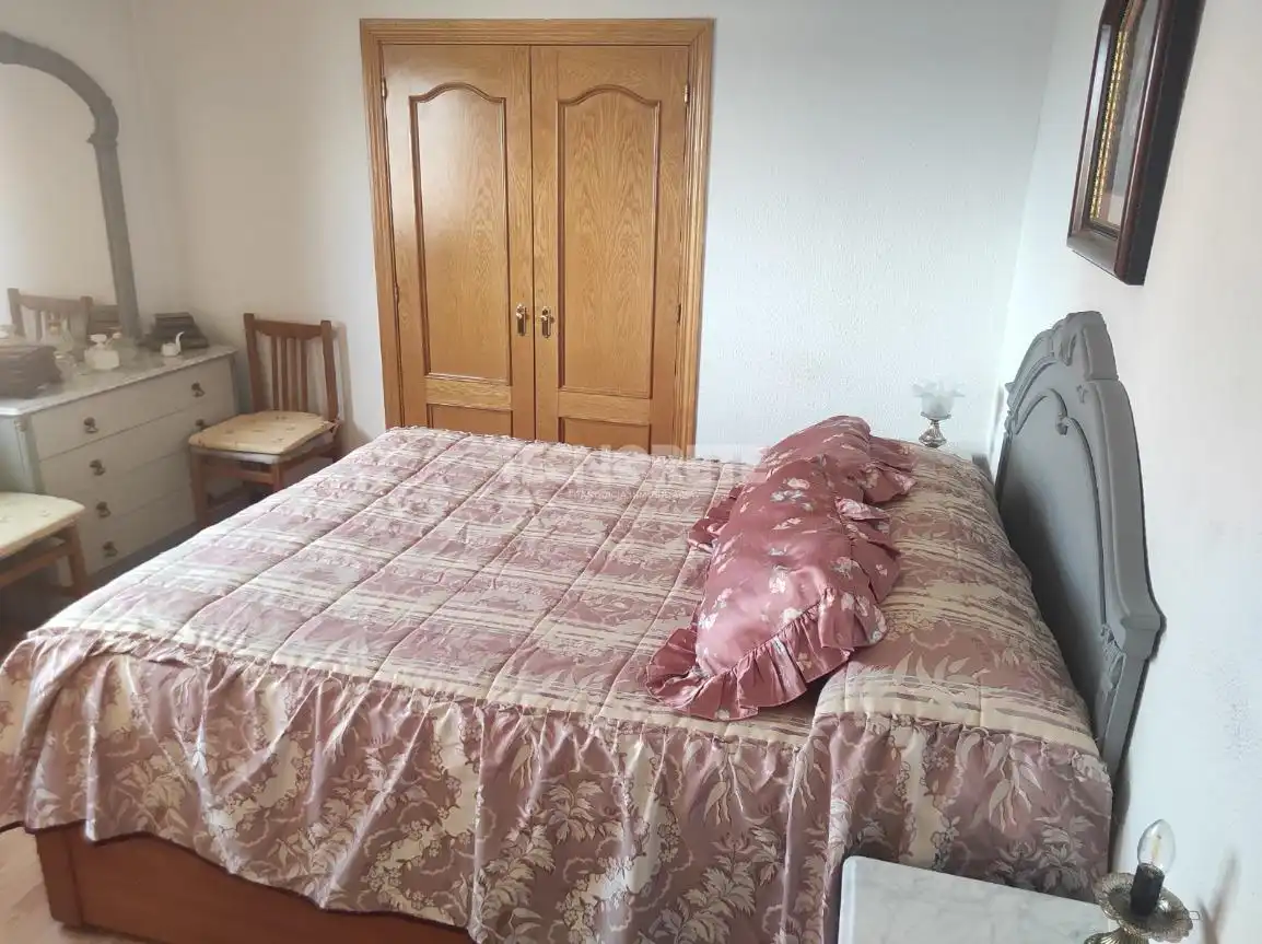 Habitación de Piso en venta en Guadalajara con Calefacción