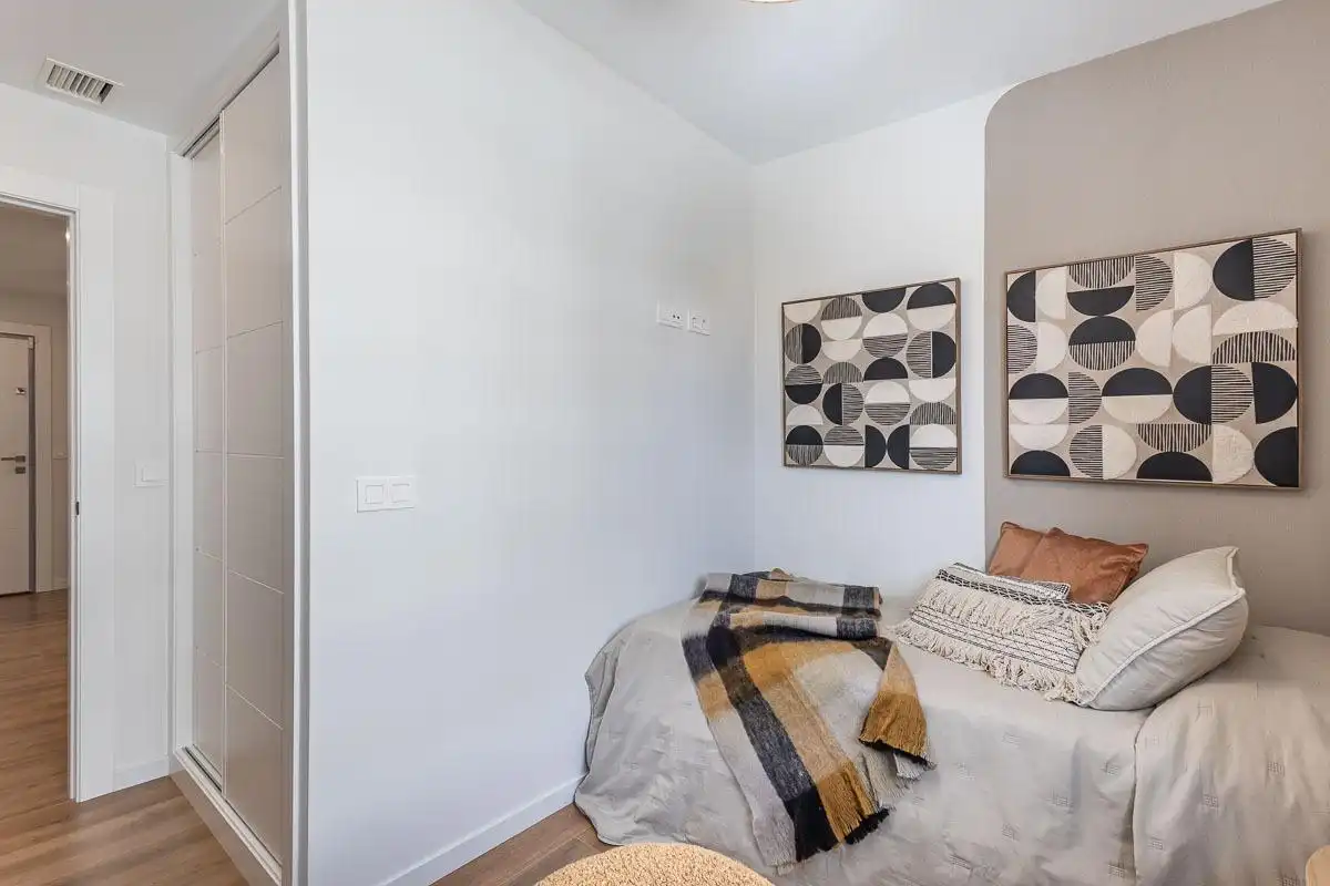 Habitación de Piso de alquiler en Granada con Terraza, Amueblado y Piscina comunitaria
