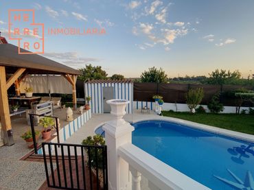 Xalet amb piscina en venda a Borriol