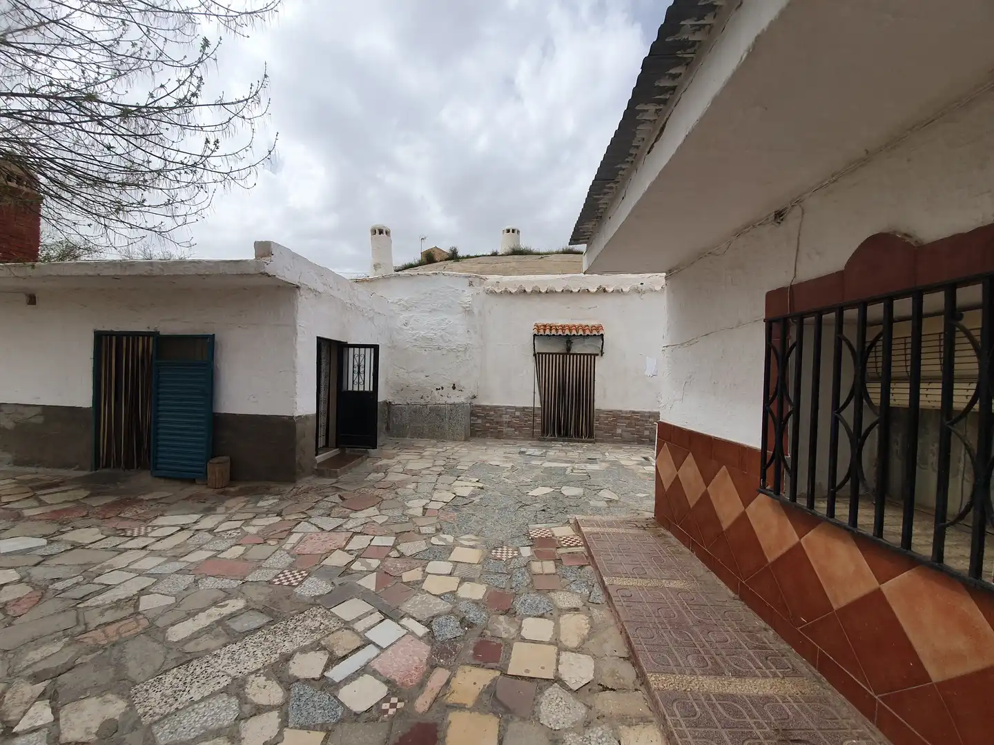 Vista exterior de Casa o xalet en venda en Guadix amb Jardí privat i Terrassa