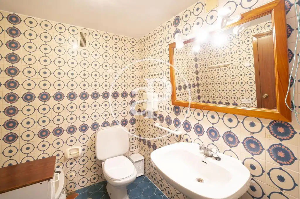 Baño de Piso de alquiler en Valencia con Aire acondicionado, Calefacción y Amueblado