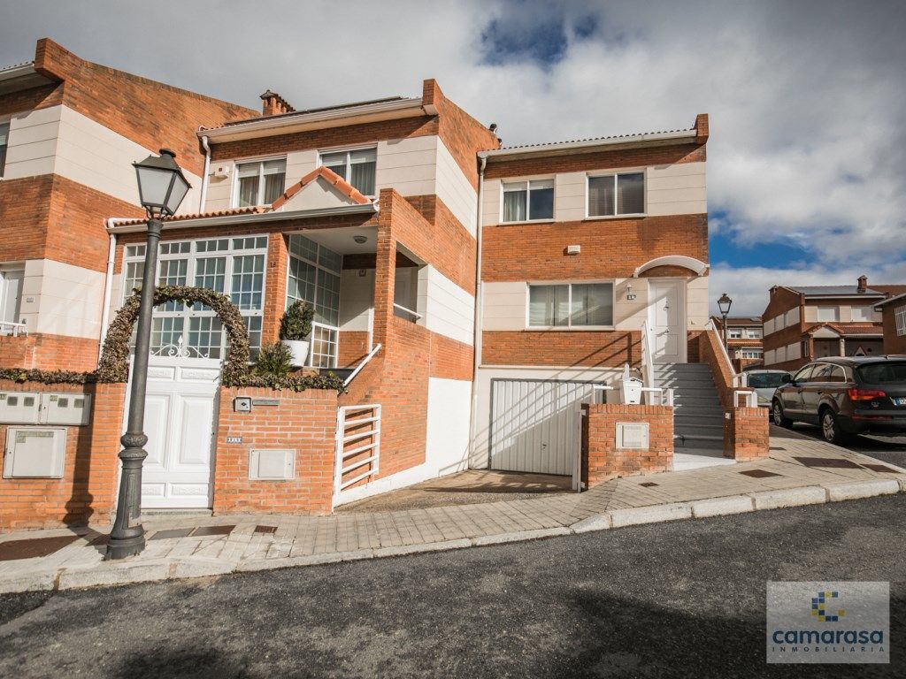 Exterior view of House or chalet to rent in Ávila Capital  with Furnished