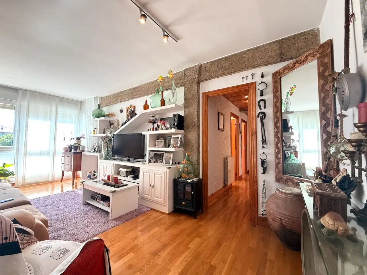 Sala d'estar de Pis en venda en Donostia - San Sebastián  amb Calefacció i Traster