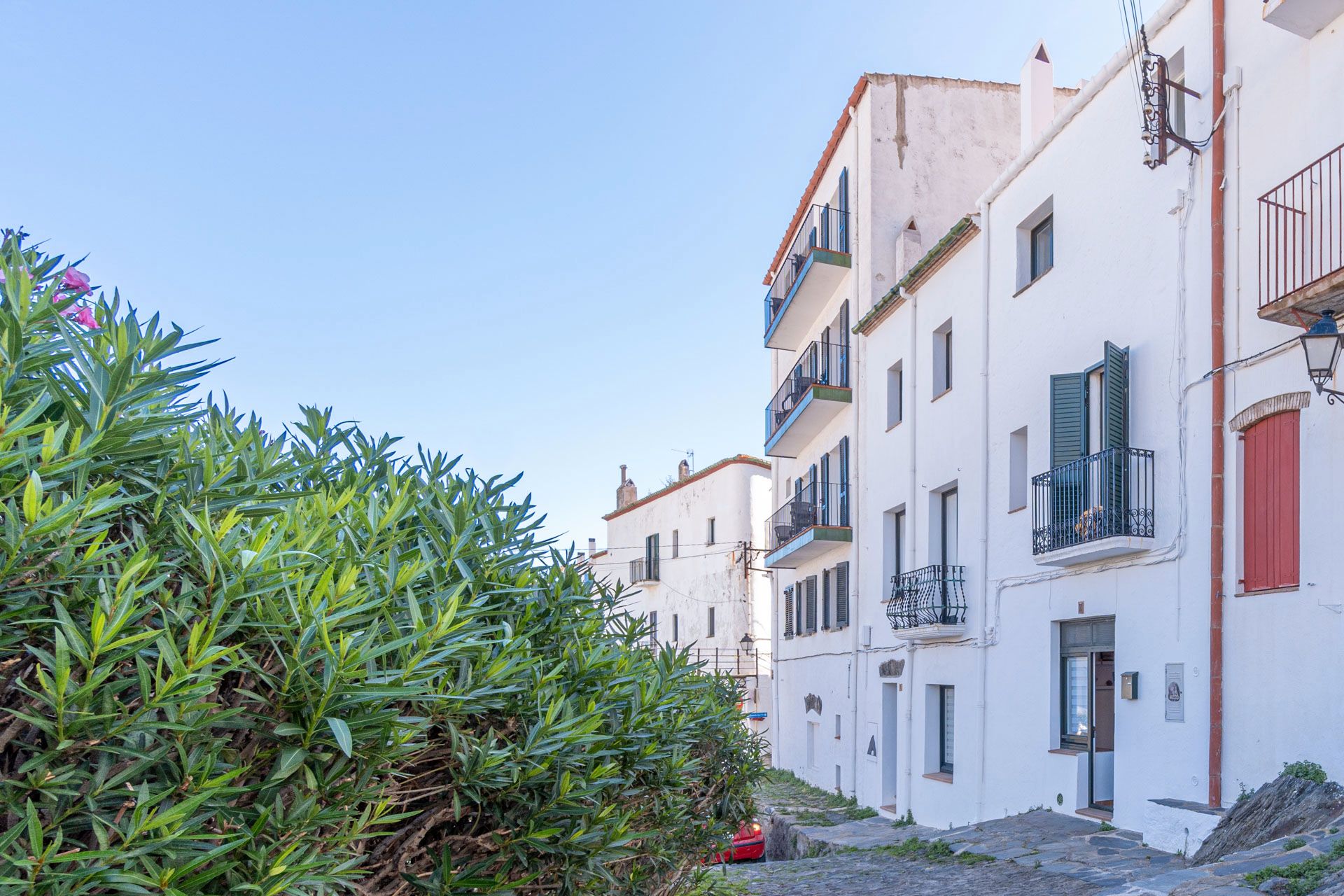 Vista exterior de Casa adosada en venda en Cadaqués amb Moblat, Forn i Rentadora