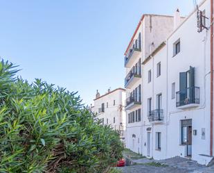 Vista exterior de Casa adosada en venda en Cadaqués amb Balcó