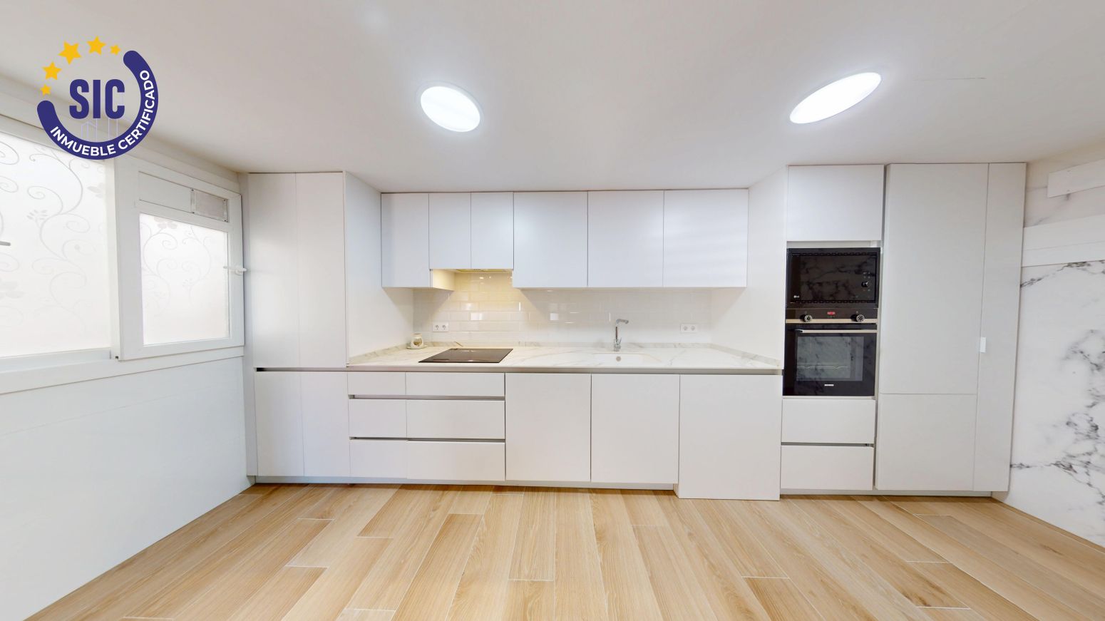 Kitchen of Flat for sale in  Valencia Capital  with Air Conditioner