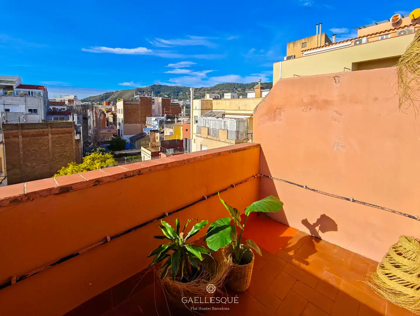 Vista exterior de Ático en venta en Barcelona con Calefacción, Parquet y Terraza