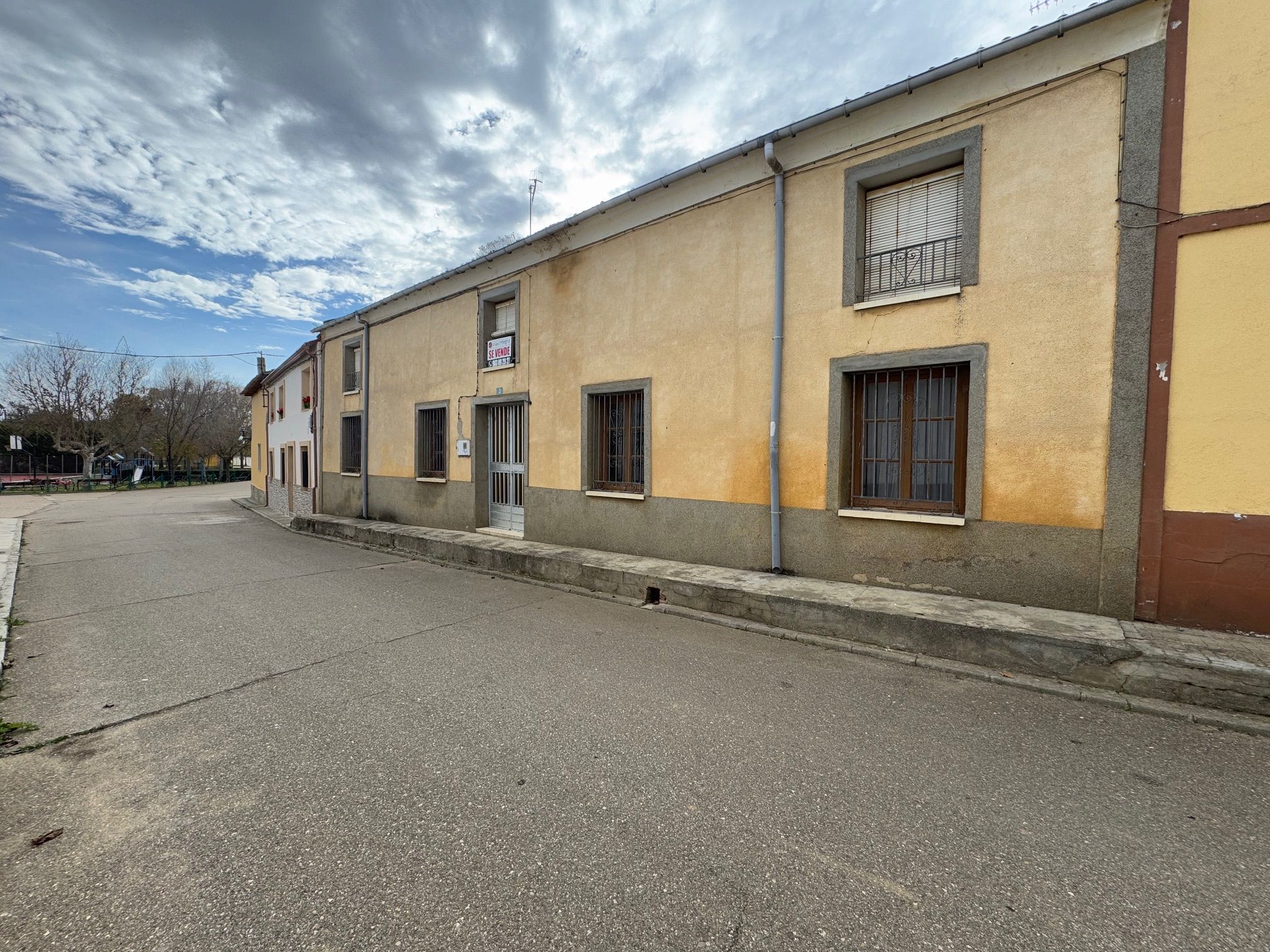 Exterior view of Country house for sale in Moral de la Reina  with Storage room and Furnished
