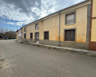 Vista exterior de Finca rústica en venda en Moral de la Reina amb Traster i Moblat