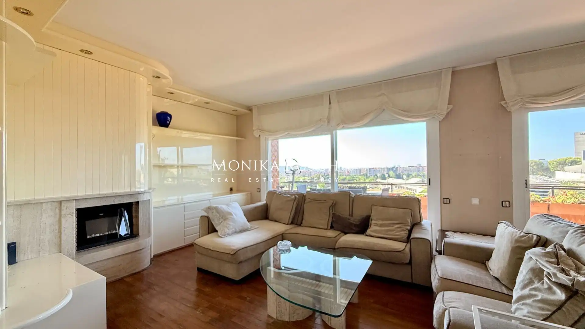 Sala de estar de Piso en venta en Barcelona con Calefacción, Terraza y Trastero