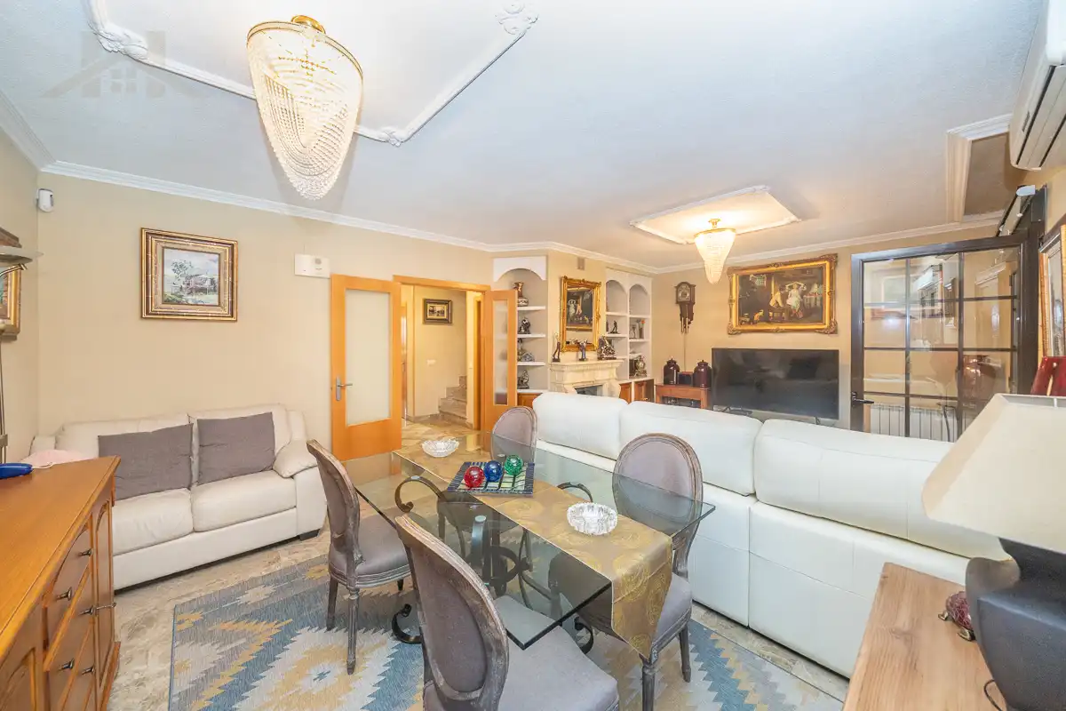 Sala de estar de Casa adosada en venta en Moralzarzal con Aire acondicionado, Calefacción y Trastero