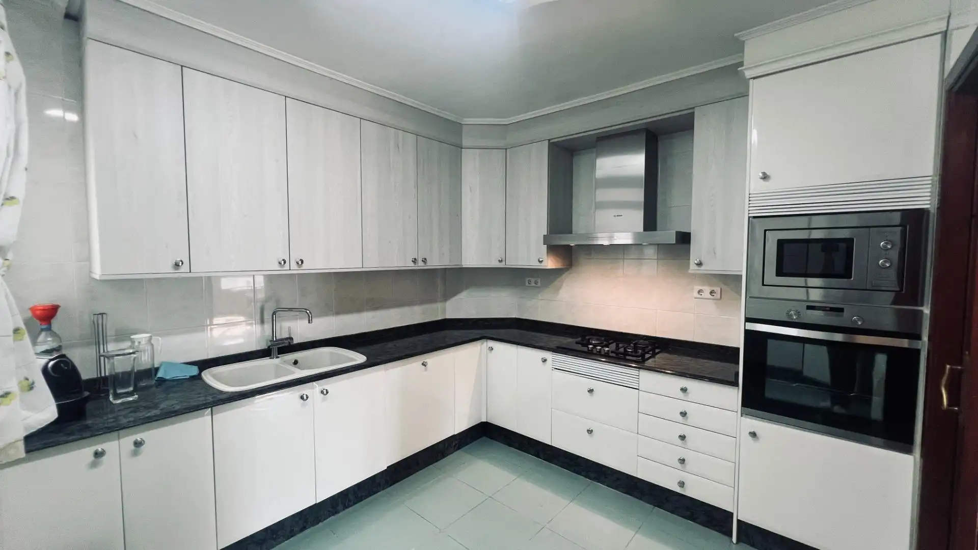 Küche von Wohnung zum Verkauf in Castellón de la Plana / Castelló de la Plana mit Parkett und Balkon