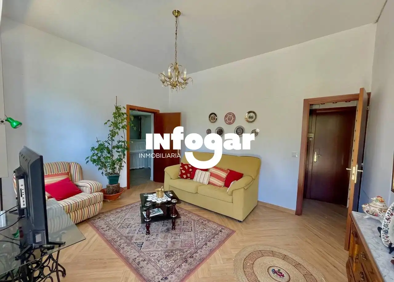 Sala d'estar de Casa o xalet en venda en O Rosal   amb Jardí privat, Parquet i Terrassa