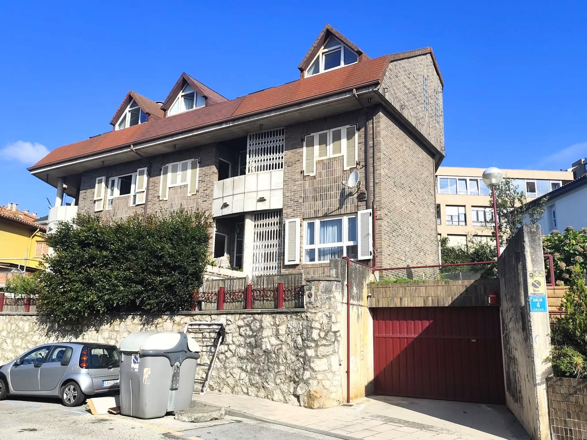 Außenansicht von Haus oder Chalet zum Verkauf in Santander mit Heizung und Balkon