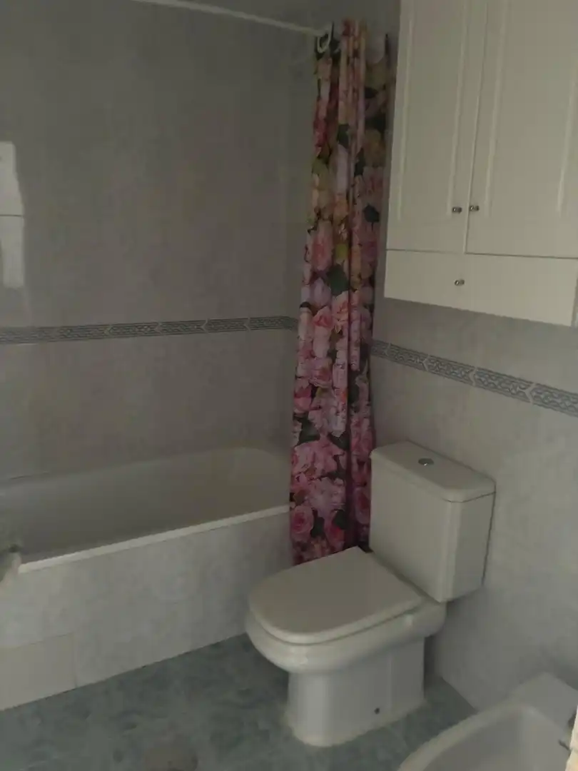 Baño de Piso en venta en Churriana de la Vega con Horno y Lavadora