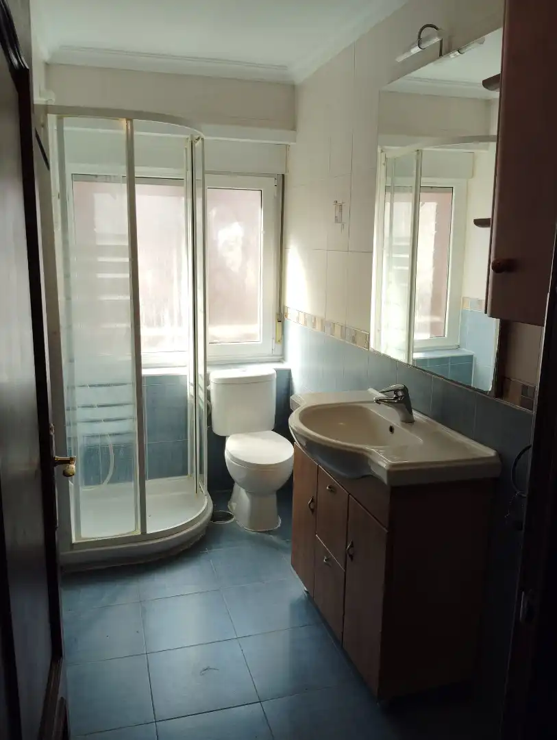 Bathroom of Flat for rent in Oviedo   with Heating, Furnished and Oven