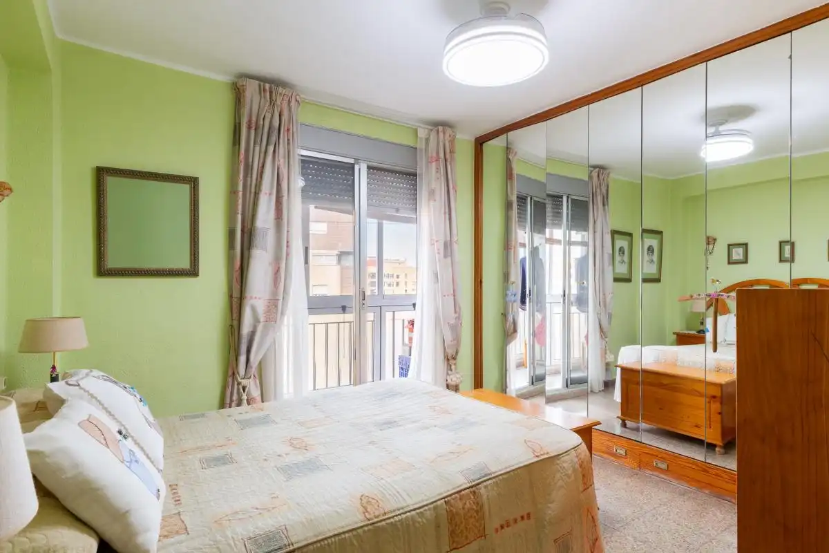 Habitación de Piso en venta en Valencia con Calefacción y Amueblado
