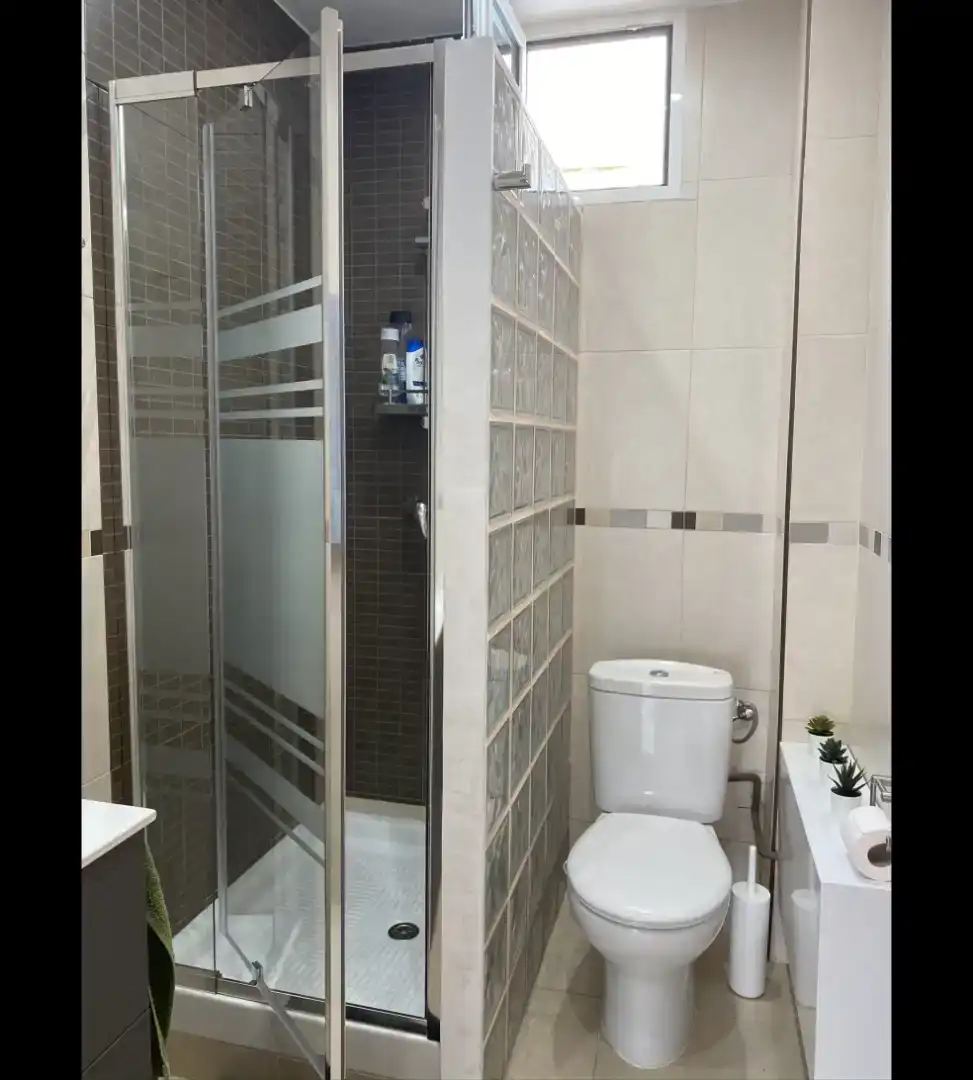 Badezimmer von Wohnung zum Verkauf in  Valencia Capital mit Klimaanlage und Balkon