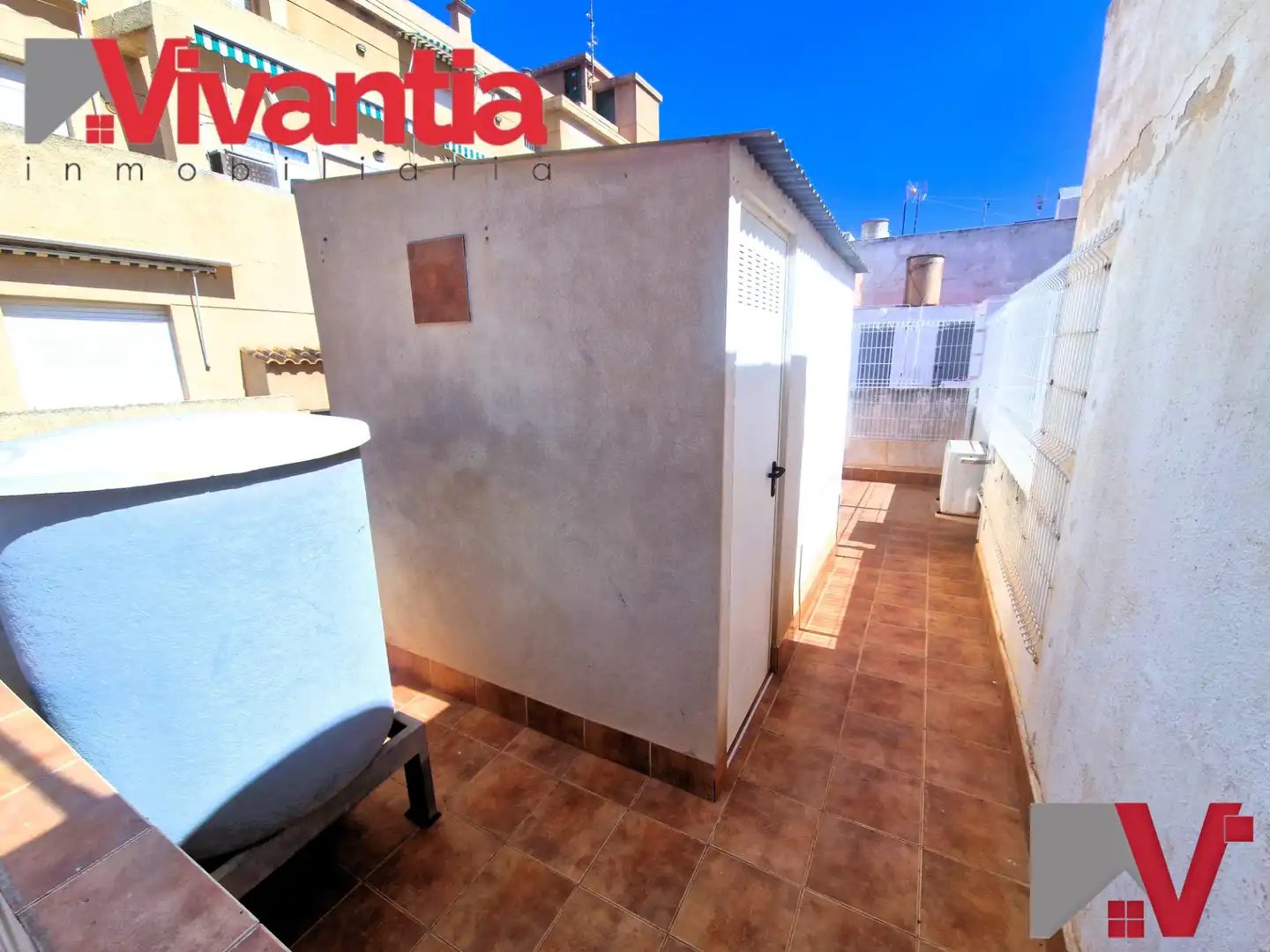 Außenansicht von Einfamilien-Reihenhaus zum Verkauf in Águilas mit Klimaanlage, Terrasse und Abstellraum