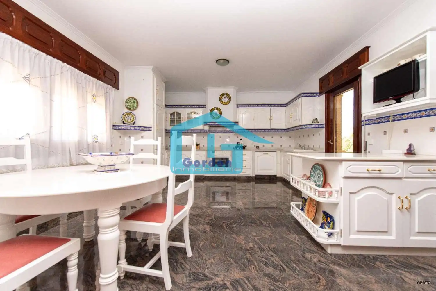 Cuina de Casa o xalet en venda en Meaño amb Calefacció, Parquet i Terrassa