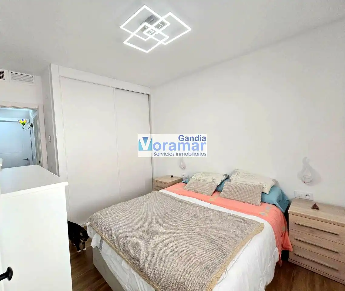 Habitación de Apartamento de alquiler en Gandia con Aire acondicionado, Terraza y Amueblado