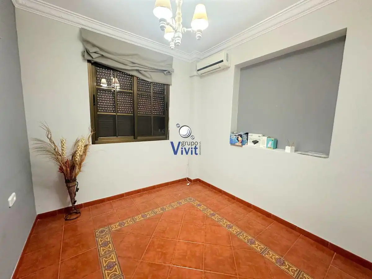 Sala d'estar de Casa o xalet en venda en Alcalá de Guadaira amb Aire condicionat, Traster i Piscina