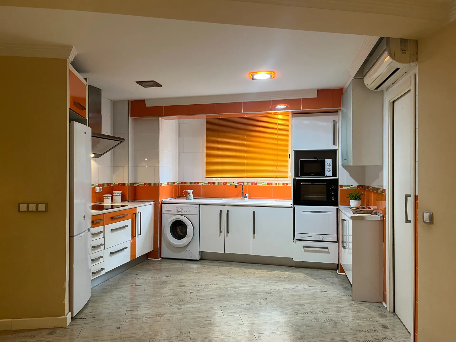 Kitchen of Flat for sale in  Valencia Capital  with Air Conditioner, Parquet flooring and Balcony