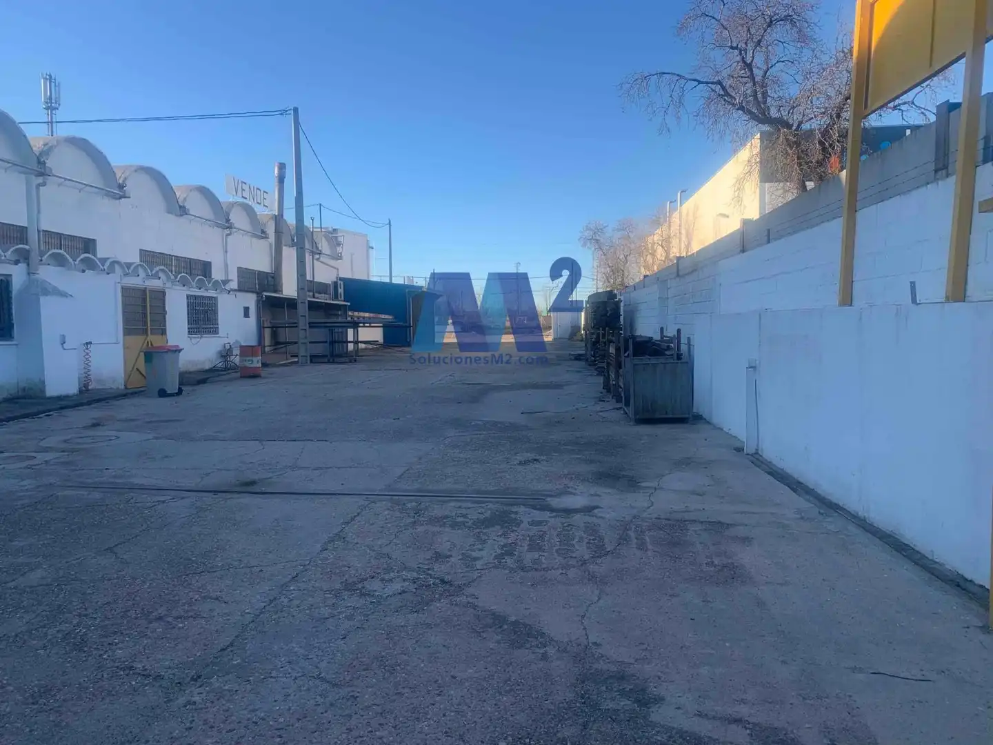 Vista exterior de Nave industrial en venta en Madrid
