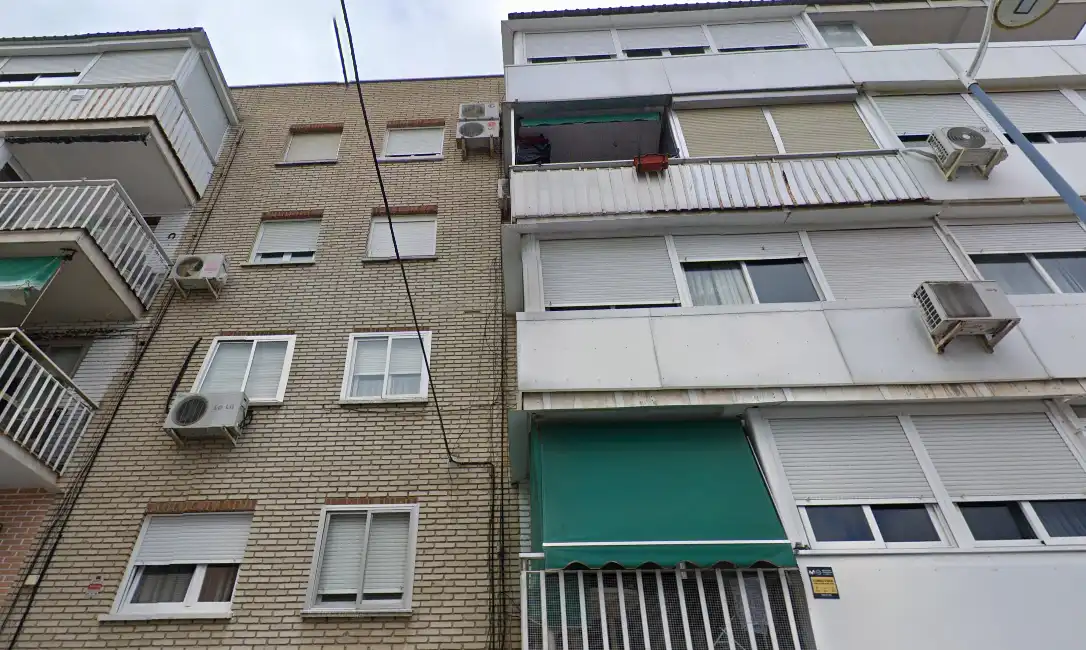 Vista exterior de Piso en venta en Parla