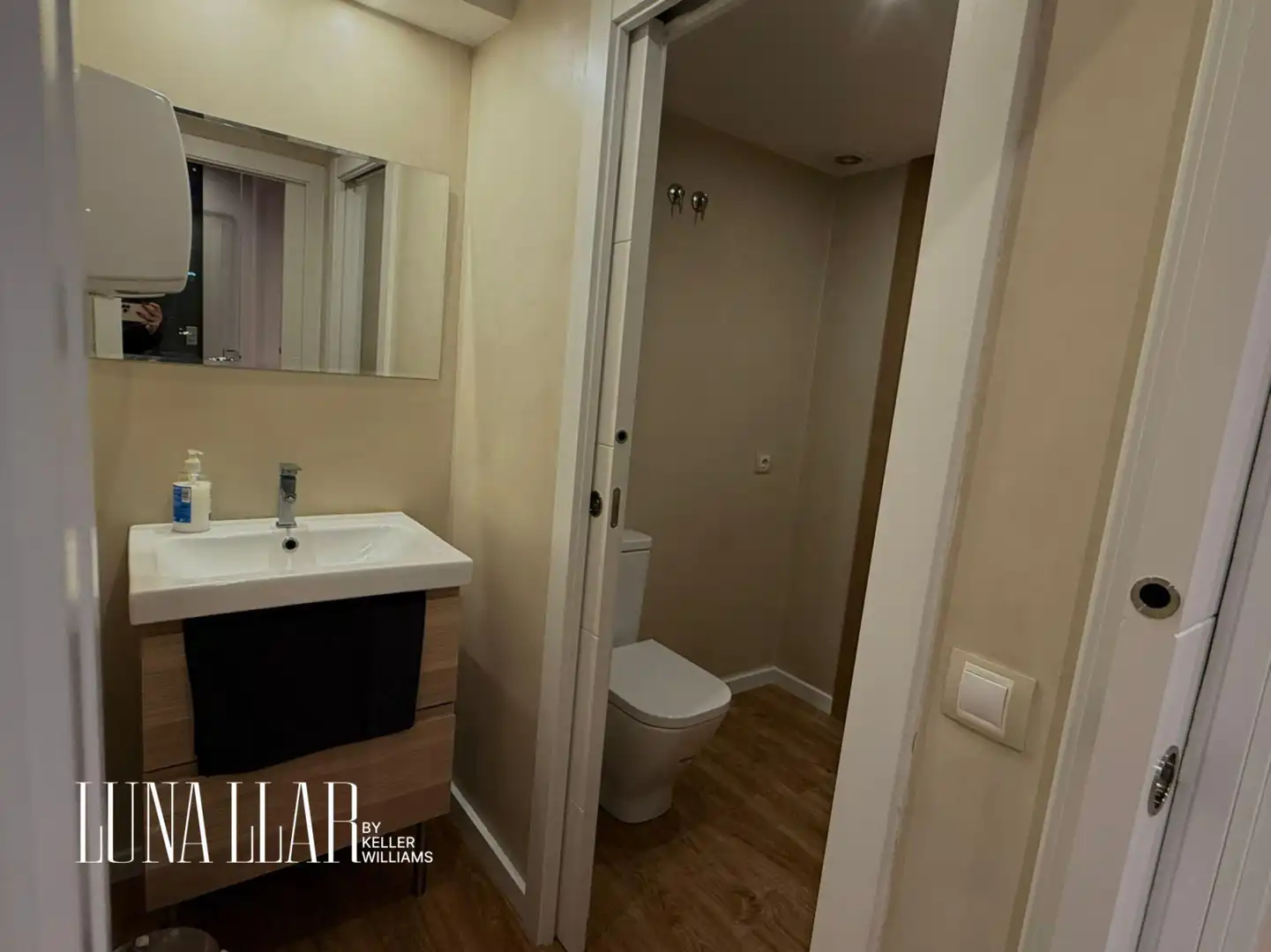 Bathroom of Commercial properties for rent in Gavà