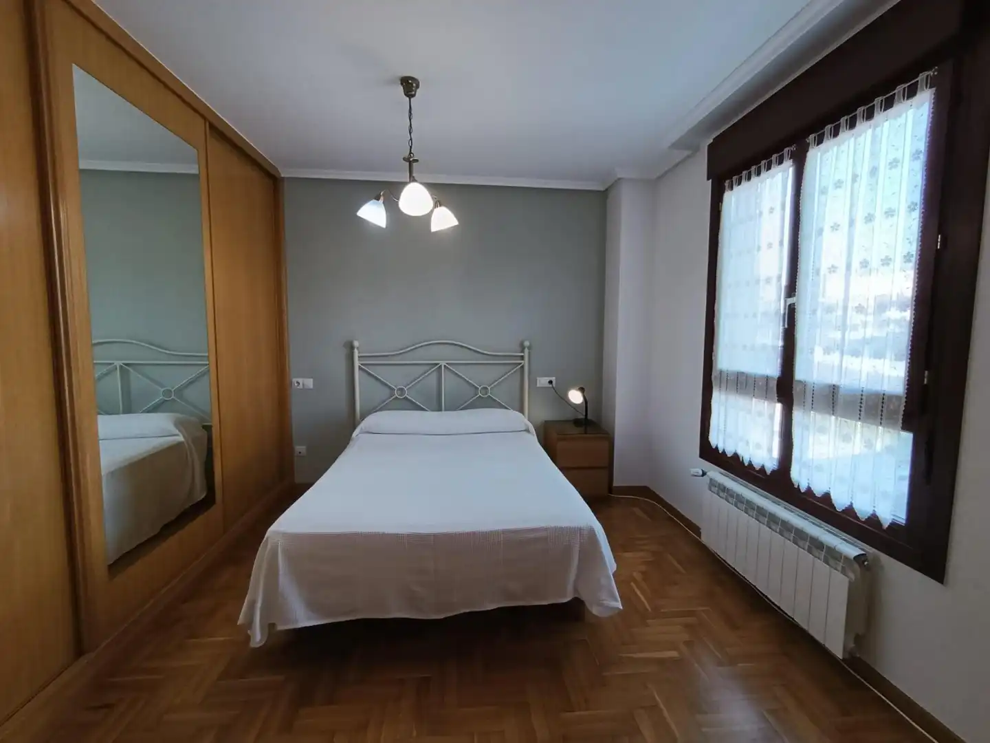 Dormitori de Apartament en venda en Avilés amb Calefacció, Traster i Balcó