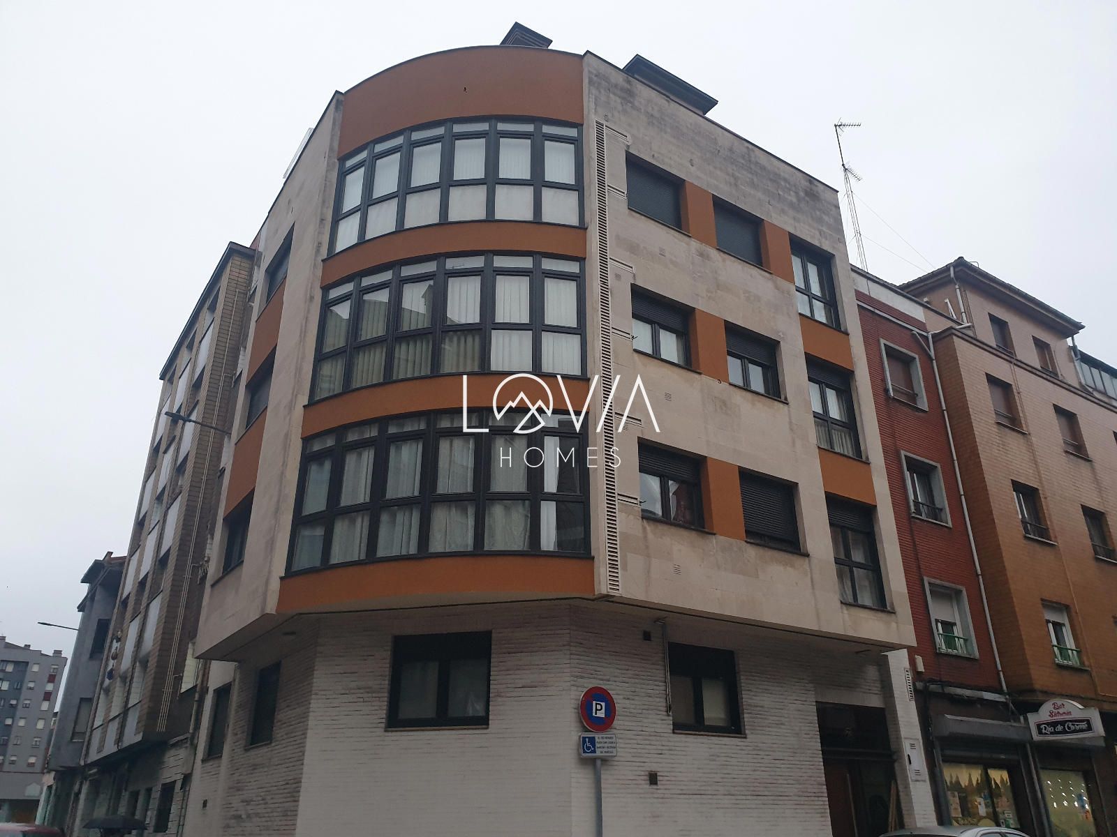 Vista exterior de Pis en venda en Gijón  amb Calefacció, Traster i Moblat