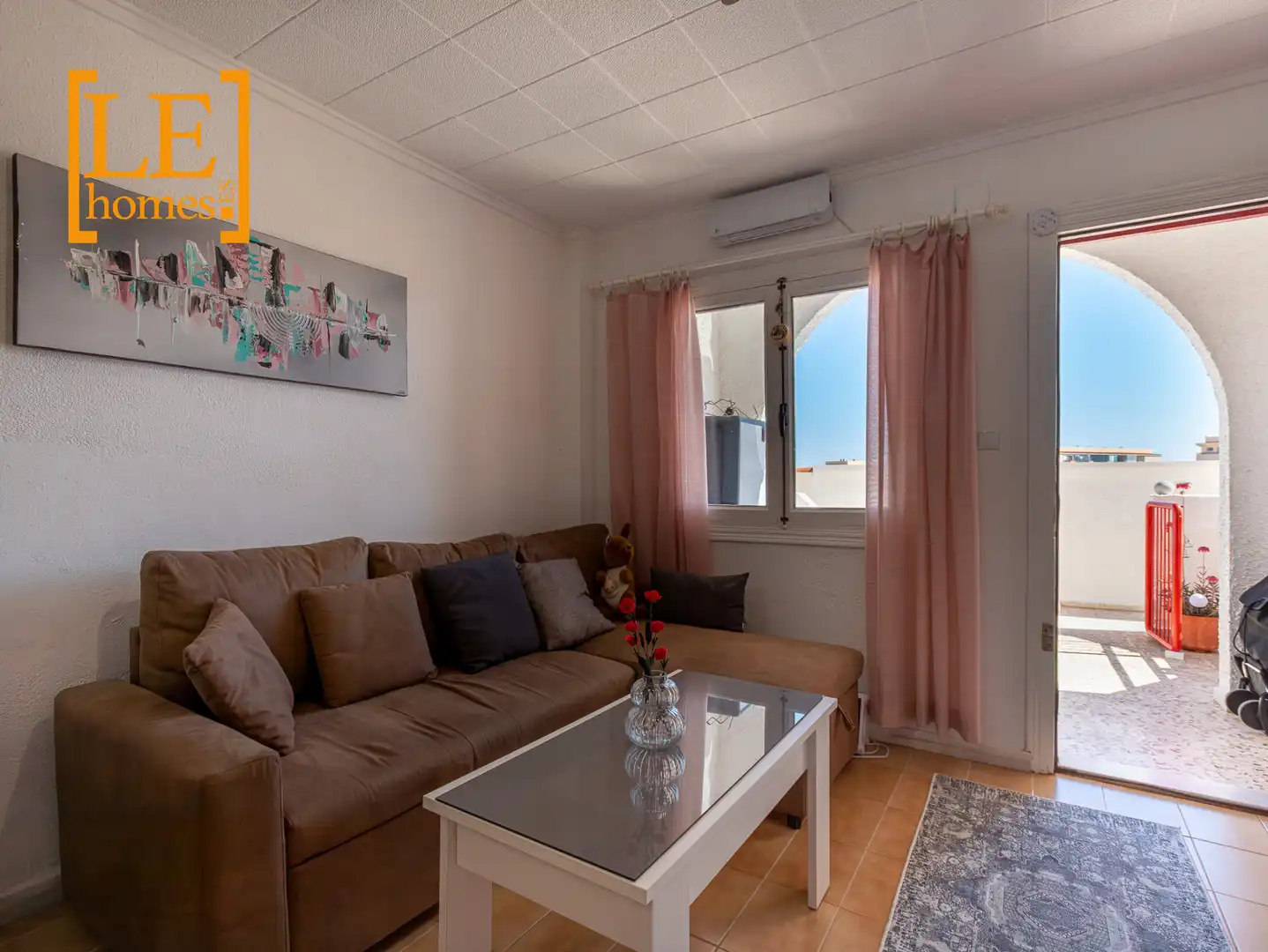 Sala d'estar de Dúplex en venda en Torrevieja amb Aire condicionat, Terrassa i Moblat