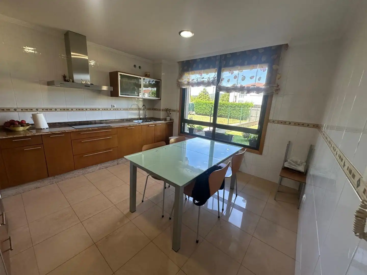 Cuina de Casa adosada en venda en Coles amb Calefacció, Jardí privat i Terrassa