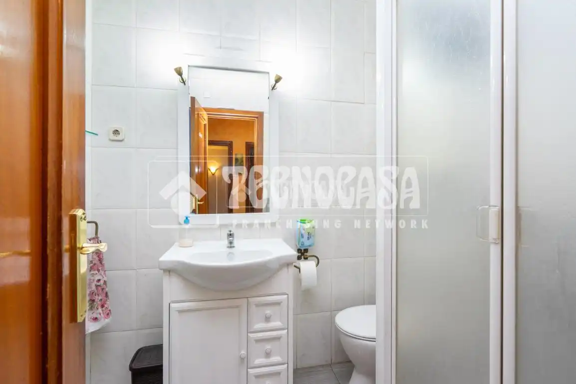 Baño de Casa adosada en venta en Colmenar Viejo con Calefacción, Terraza y Balcón